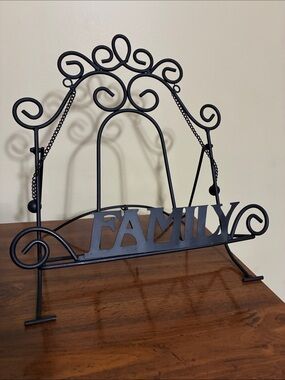 “Family” Metal Display Stand